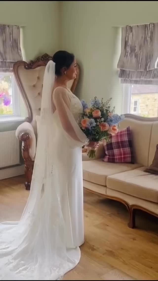 This is the moment everything feels real calm, excited, and so her.
Soft, timeless hair & makeup designed to last the whole day ✨
Hair & makeup by me.
#BridalHair #BridalMakeup #BrideToBe #WeddingMorning #UKWedding BridalGlow TimelessBride WeddingBeauty AwardWinningArtist