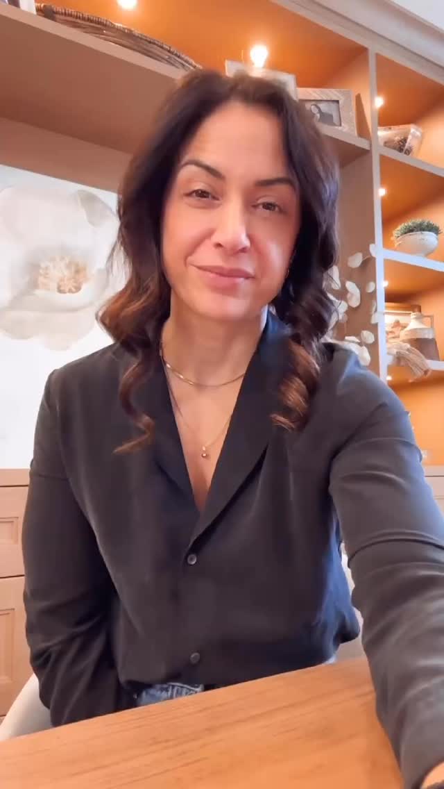 Probiotics can be helpful, but only when you match the right strain to the right symptom.
Some guts need them. Some guts don’t.
And if you’ve ever felt worse taking one? You’re not alone, and it’s usually a sign your gut needs repair first.
Food-first always.
Personalized support when needed.
Episode 1 is live. 🤎