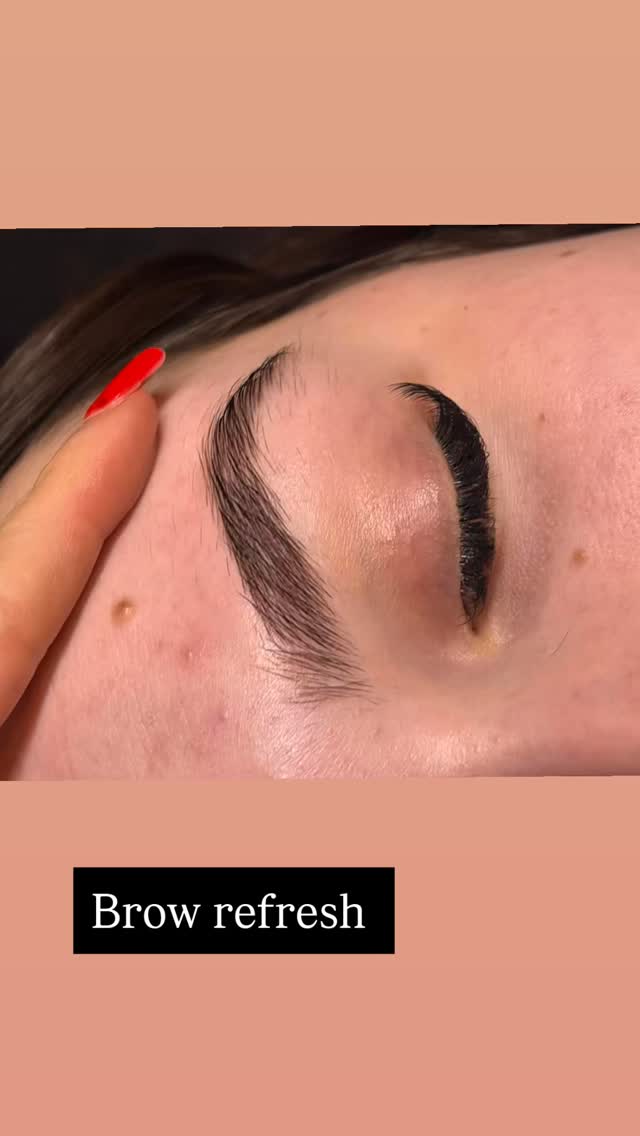 KK Brow Refresh ✨ (In-Between Appointment)
This is for my girls who’ve already had their brows done and just need a tidy to keep them looking fresh.
Perfect if:
• your shape is growing out
• you’ve got stray hairs coming in
• you want your brows looking clean again without a full treatment
What it is: a quick shape + tidy to bring your brows back to life 😍
📲 Book via my online booking (link in bio)