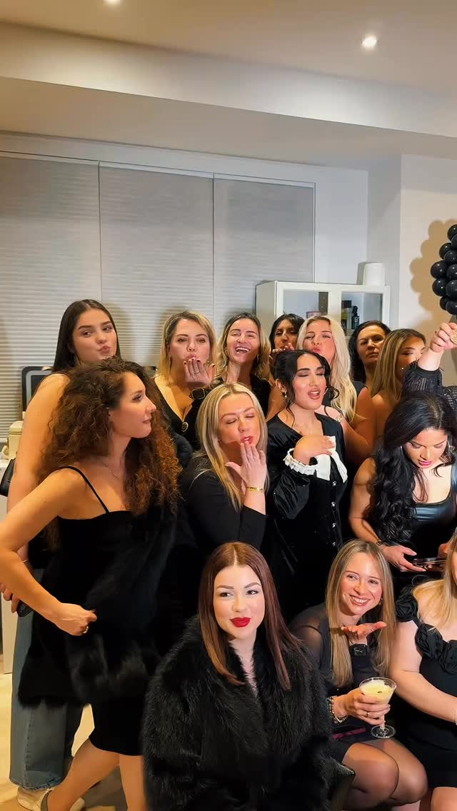 Make Up x Martinis 💄🍸
.
.
.
Make up, martinis, skincare & beautiful girls all in one place 👑
#makeup #skincare #beauty #girls #selfcare