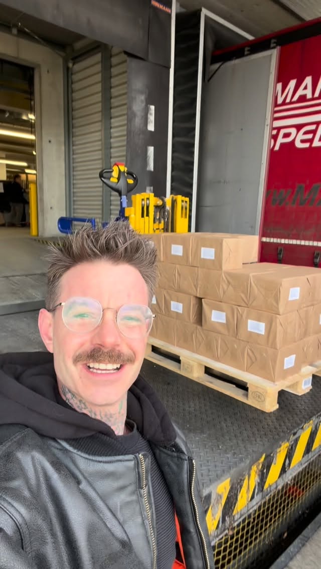 So und die komplette erste Auflage von "Belichtet&Benebelt" ist beim @sbz_buchzentrum.ch angelifert! 🙏 - Ab gehts zu den Händlern 🙏 Und damit zu dir!
"Ein Gesprächsangebot an uns alle" ❤️
Belichtet und Benebelt: ISBN 978-3-033-11584-2
VÖ: 3. Februar 2026
#stigma #alkohol #belichtetundbenebelt