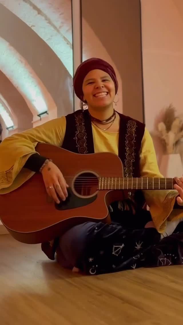 Life Update & Toj Song ✨🤎
The past months have been intense & deeply transformative. I moved out a big relief and blessing at the same time and with that, many things came to an end. There were feelings of loneliness, sadness, and freedom all at once.
@aylluma.cacao being part of the Märchenbazar in Munich was such a beautiful experience ✨ abundant and also challenging, alongside my regular ceremonies and classes. I couldn’t have done this without you cacao brother @robin.straeter thank you, for holding space and walking this journey together. 🤎
Right as I had some time off, my body literally asked me to stop: two weeks in bed with a heavy cold. Just as I was about to return, a big fire 🔥 broke out in the house next to where I live. Scary, bringing up some childhood trauma, and once again a reminder that nothing is forever and that we are the creators of our lives.
Since then, I’ve been keeping mostly to myself. Rediscovering passions, dancing and moving, having fun with my instruments, playing music and continuing to study, learn and evolve as a medicine woman. Just simply enjoying life. ❤️🔥
I’ve started offering new classes and feel deeply aligned, present, and grateful to be sharing all my gifts with you - in ceremony, with cacao, through movement, in sound & music and through my voice. Thank you, for being part of this.
Sharing this little song from my heart, I channeled it at the end of the Trecena of Toj — Fire 🔥❤️🔥
•
•
🤎 If this resonates, I’d love to hear from you
🔥 Save this if you want to come back to the song
✨ Share it with someone who might feel it too
•
•
Love, Mayu ✨🫶
#medicinemusic #fuegodelavida #enjoylife #medicinewoman #love #cacao #soundhealing #ixcacao #mayudelavida #musician #cosmovision #ceremonialist #soundliberation