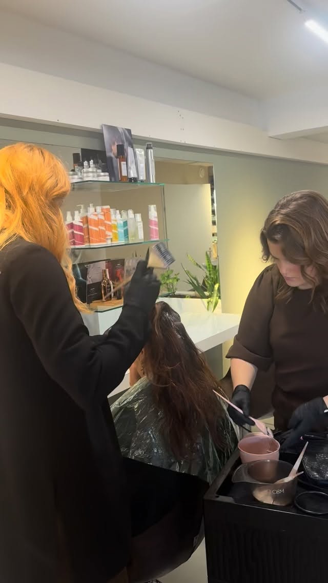 Tijd voor een opfris beurt ✨
Nieuwe kopere kleur en een stukje geknipt. Wat frist het dan toch weer heerlijk op! Helemaal blij mee 🩷