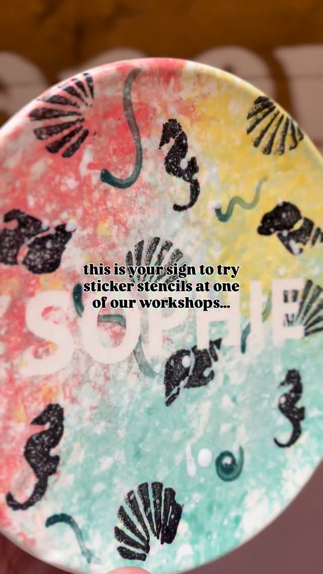 That glaze shine though ✨
This piece was created using sticker stencils in one of our workshops — the transformation is unreal!
Should we offer this more? 👀🎨
#potterypainting
#glazereveal
#creativeworkshop
#paintyourownpottery
#kilnmagic