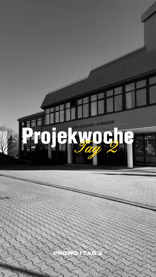 🎨🤝 Halbzeit bei der Projektwoche am CGG – Kreativität und Teamarbeit auf Hochtouren! 🚀
Der zweite Tag der Projektwoche liegt bereits hinter uns. In allen Projekten wurde heute mit viel Motivation , Konzentration und einer produktiven Atmosphäre gearbeitet. Die Schülerinnen und Schüler waren mit vollem Einsatz dabei, um ihre kreativen Ideen weiterzuentwickeln und ihre Projekte voranzubringen, denn am Samstag steht bereits die große Präsentation der Ergebnisse an.
Auch wenn der Tag für einige durchaus herausfordernd war, blieb die Stimmung durchweg positiv. Die Freude am gemeinsamen Arbeiten und am kreativen Ausprobieren war überall deutlich spürbar.
Ob Kochen, Makramee, tierische Besucher oder kulturelle und sprachliche Projekte – die Vielfalt der Themen und das Engagement der Schülerinnen und Schüler sind wirklich beeindruckend.
Ein herzliches Dankeschön gilt auch den betreuenden Lehrkräften und Projektleitern, die mit viel Einsatz und Unterstützung den Raum für kreative Entfaltung geschaffen haben.
Wir wünschen allen weiterhin viel Freude und Erfolg für die letzte Etappe der Projektwoche. Bleibt dran – der große Abschluss wird garantiert ein Highlight! ✌️
#prowo #graupnergym
