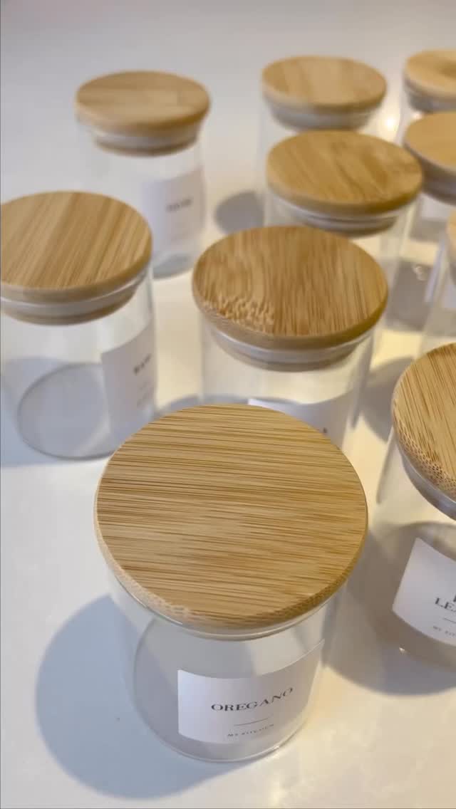 An open shelf done just right 🤍Spice jars finished with our labels, styled by @reno.by.the.sea
#OpenShelving
#SpiceJarOrganisation
#KitchenInspo
#OrganisedHome
#CalmSpaces