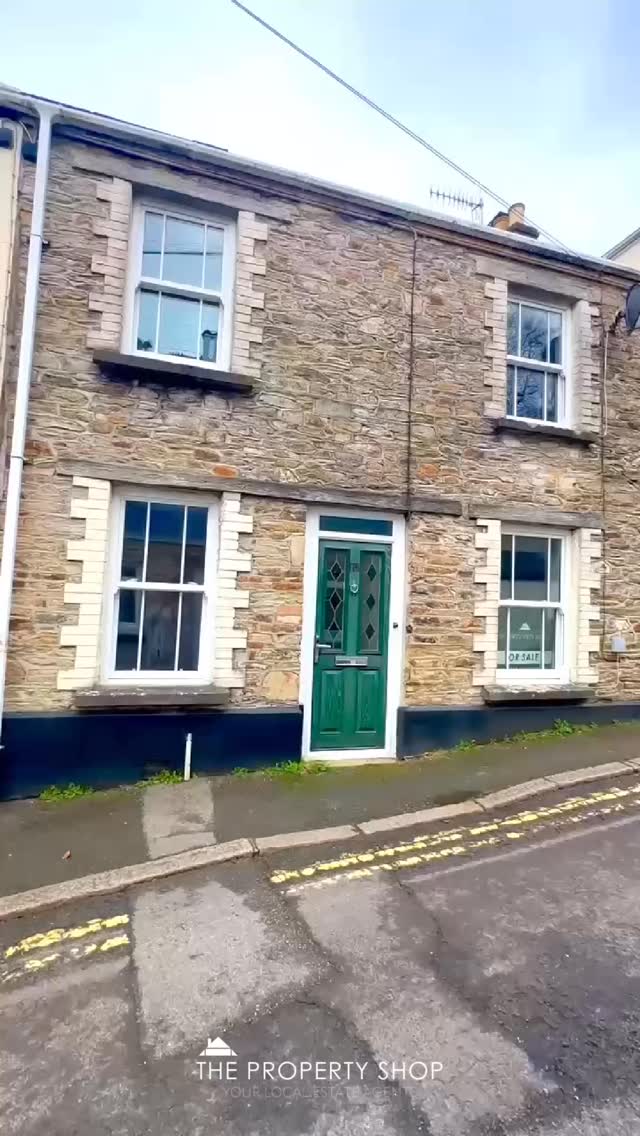 📍10 Castle Street, Bodmin
🏠 £142,000
Nestled in the heart of Bodmin, this delightful double-fronted, two-bedroom mid-terrace cottage offers a fantastic opportunity for those looking to put their own stamp on a property. Situated on charming Castle Street, this home offers a prime location with convenient access to local amenities.
To enquire about this property, please call our Bodmin Branch on 01208 74182 📞
#cornwallliving #cornishestateagents #propertiesforsale