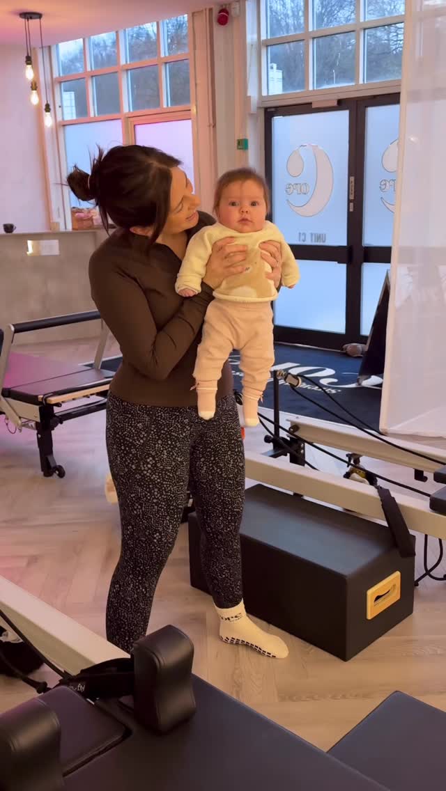 This is Joni 🤍
She’s a little too young to start Reformer Pilates just yet…
but she’s very welcome to come along with her mum.
Our new Mums & Bubs Reformer – Core Rebuild class is designed for post-natal bodies and gentle strength building, with babies welcome (up to crawling).
🗓 Wednesdays
⏰ 11:15
A calm, supportive space to move, rebuild strength and feel like you again.
Strength begins at your core 🤍