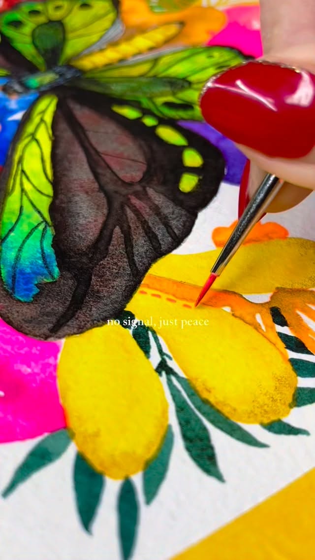 🇬🇧 No signal, just peace.
In this moment, the world goes quiet. The brush moves slowly, deliberately. Each gesture is a decision, each pause a form of listening. I don’t paint fast — I paint present. This is where inspiration lives: in the silence between two strokes, in the breath before the color touches the paper.
Painting, for me, is not about performance. It’s about communion. With the pigments, with the water, with time itself.
A quiet ritual where nothing is rushed, nothing is forced. Just the hand, the color, and the trust that something meaningful will emerge.
———
🇫🇷 No signal, just peace.
À cet instant précis, le monde se tait. Le pinceau avance lentement, avec intention. Chaque geste est un choix, chaque pause une écoute. Je ne peins pas vite — je peins en présence.
C’est là que naît l’inspiration : dans le silence entre deux touches, dans le souffle juste avant que la couleur ne rencontre le papier.
Peindre n’est pas une performance pour moi. C’est une communion. Avec les pigments, avec l’eau, avec le temps.
Un rituel calme où rien n’est précipité, rien n’est forcé. Juste la main, la couleur, et la confiance que quelque chose de vrai va apparaître.
#contemporaryart #artcollector #watercolorpainting