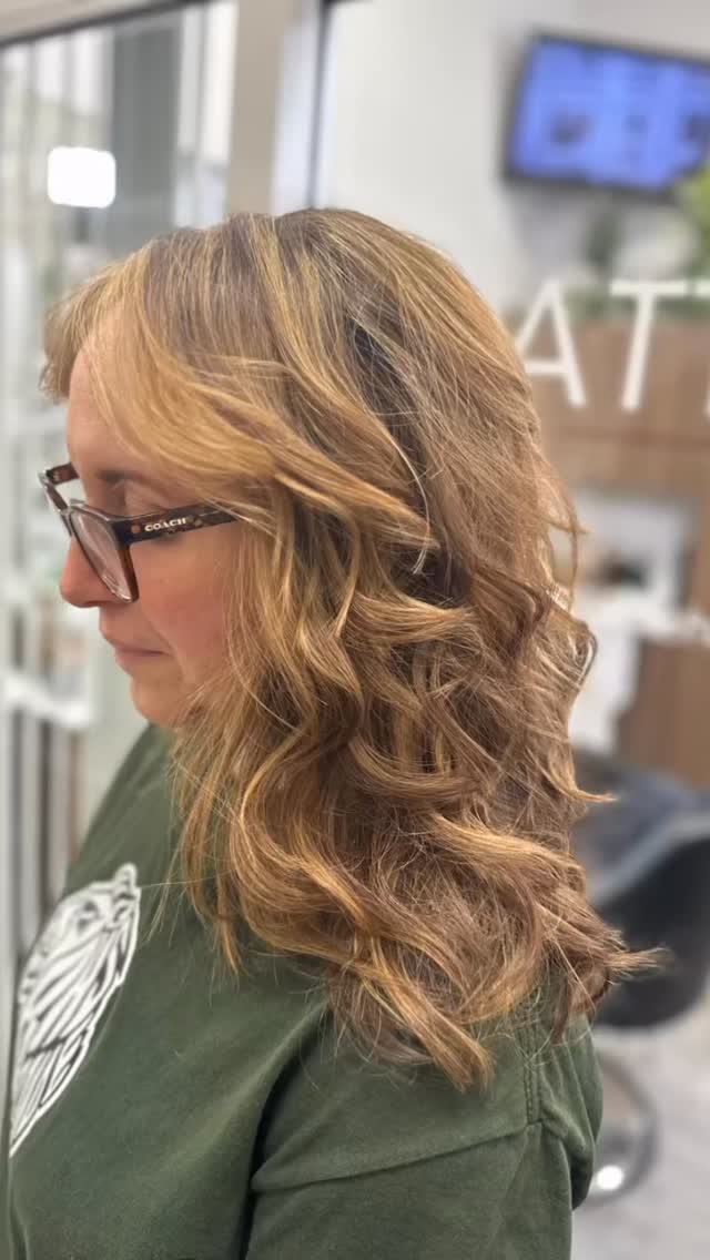 Foil glaze design re touch day#dattilohair #hittorihanzoshears #goldwellapprovedus #branfordsalonsuites #alluremagazine