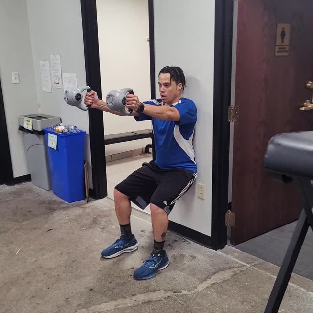 💥Push your your limits💥
Wall Sits is a great exercise to build quads and hamstrings!
If you want to increase the difficulty, add some weight! Take it a step further and put the weight directly out in front of you and build your shoulders!
#buffalotrainer #buffalofit #buffalopersonaltrainer #healthcoach #strengthcoaching