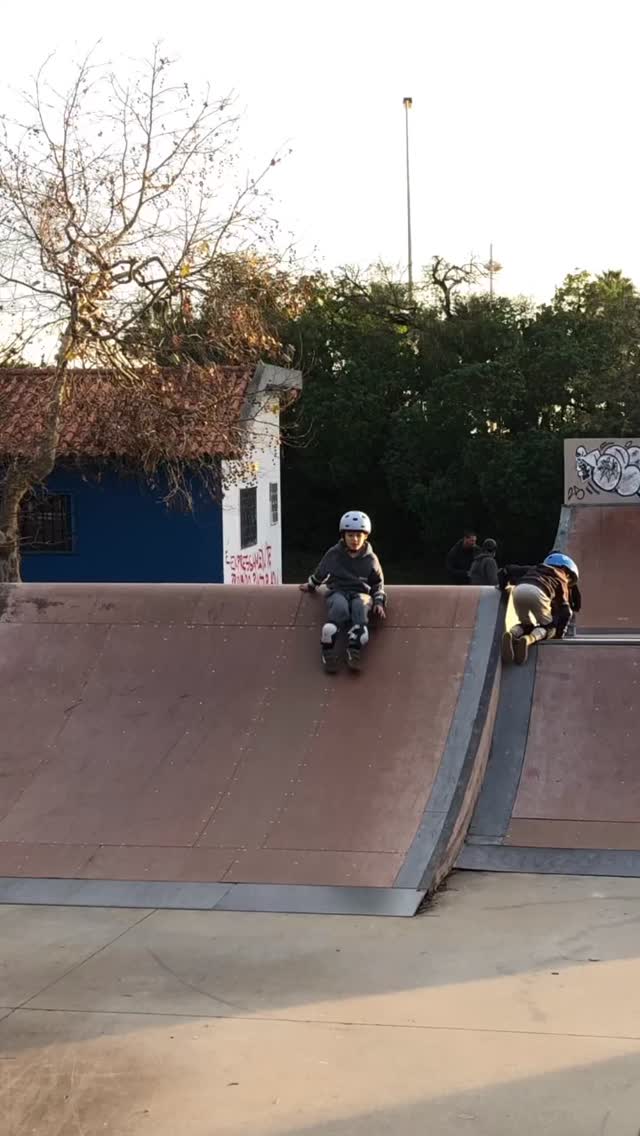 Último skate camp foi insano 🔥
Muita vibe boa, evolução, quedas, risadas, manobras e aprendizagem de verdade.
Já estou com saudades… que venha o próximo 🛹❤️