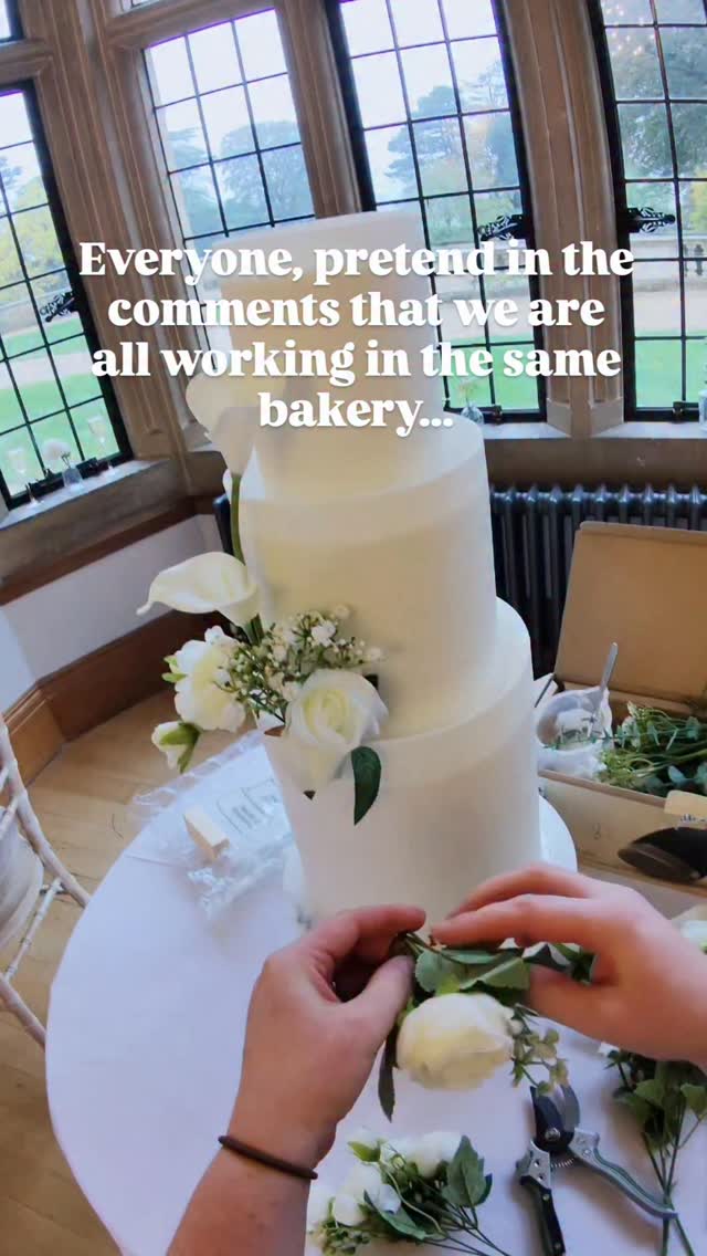 Guys, its hardened up nicely, we can cover it now...
You go...
#bakerybanter #cakecomedy #bakingbuddies