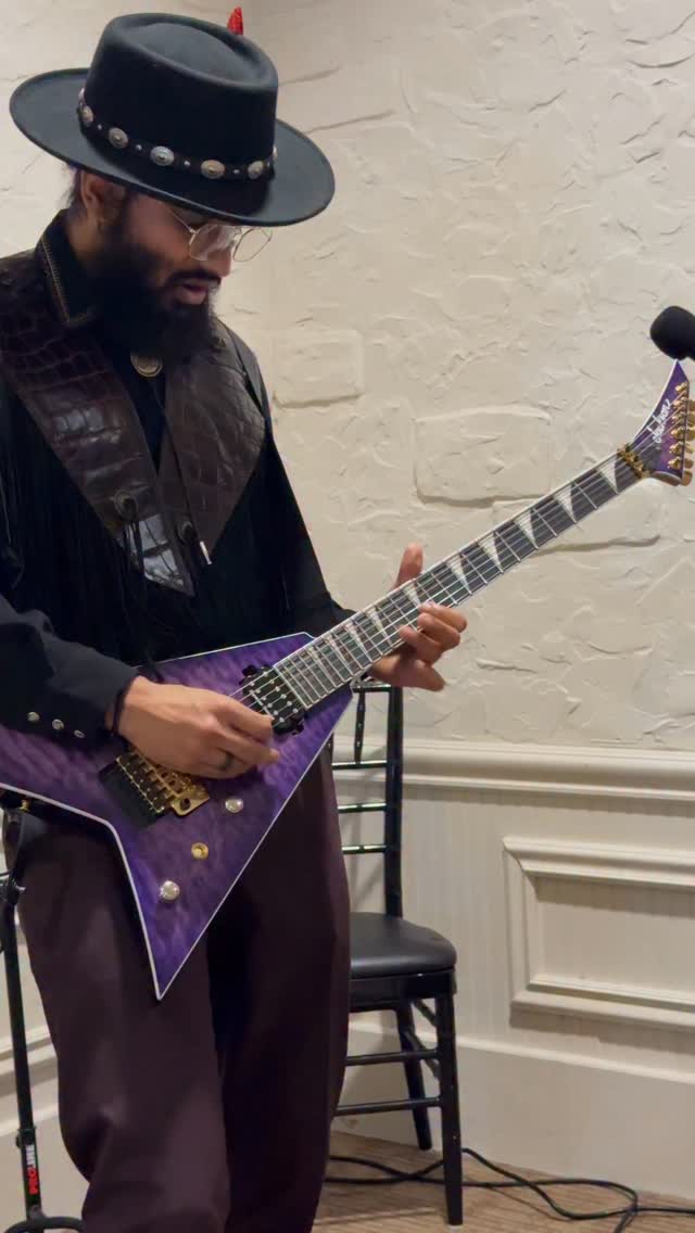 POV : Getting ya socks rocked! Thank God having too much fun is not a crime!🎸
#cocktailhour #livemusic #instrumentalmusic #fusionmusic #indianfusion