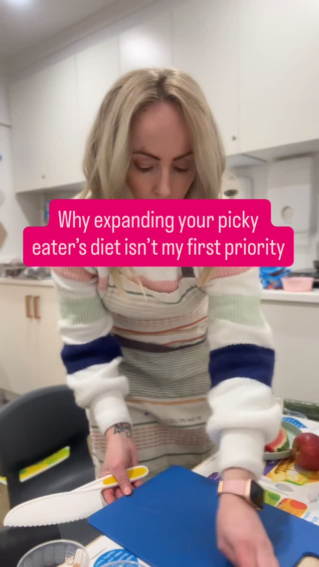This might surprise you — but when I work with extreme picky eaters, my first focus is not variety.
It’s volume and nourishment.
If a child isn’t eating enough to meet their energy needs, asking them to try new foods is often too much.
Before we add foods, we need to make sure they’re:
✅ Eating enough calories
✅ Feeling safe and regulated at meals
✅ Growing and maintaining weight
✅ Getting nutrition from the foods they already accept
That’s why I start by working with what your child already eats — fortifying meals, boosting calories, and reducing stress — before we move into food expansion.
Why this matters 👇
➡️ A hungry, under-fuelled child is less open to change
➡️ Pressure increases when intake is low
➡️ Progress is harder when the body isn’t supported
Once intake is stable, then we gently work on food exposure, flexibility, and new foods — at your child’s pace.
If you need help figuring out how much your child needs, how to fortify their diet, and when to introduce new foods safely, I can help.
👉 Work with me 1:1 or join my 6-week Unfussy Eater Program for step-by-step guidance.
💬 DM me or comment UNFUSSY to get started.
You don’t need more pressure — you need a plan that actually fits your child.
#pickyeatinghelp
#feedingtherapy
#extremepickyeating
#paediatricnutrition
#problemfeeders