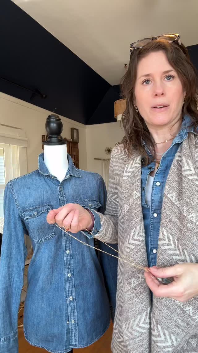 Do you wear reading glasses? Are you still cool? You need this in your life. Moss agate pendant designed to hold your eyeglasses set on a 14 karat gold fill chain with adjustable length.