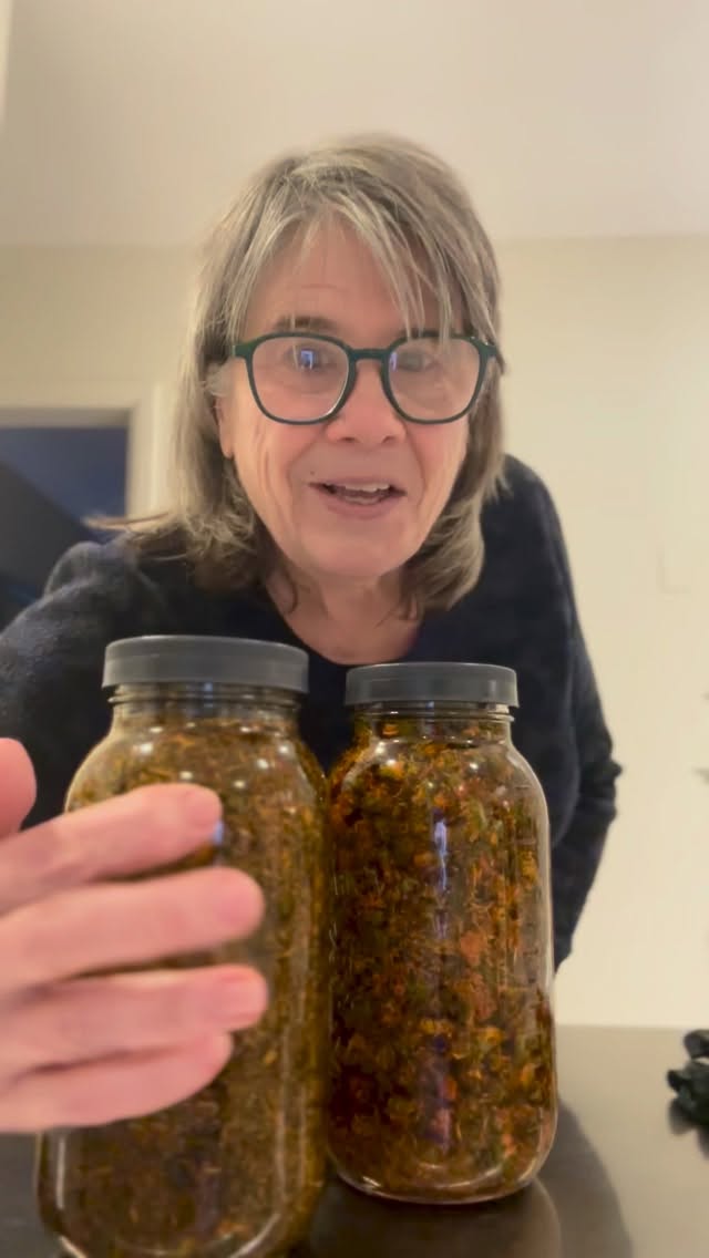 You might hear me say infusion…
a chemist would call this an extraction.
Different words, same result:
the beneficial compounds from the flowers are drawn into the oil.
Infusion or extraction — either way, it’s really good stuff.
#botanicalskincare #plantbasedprocess #ingredienteducation