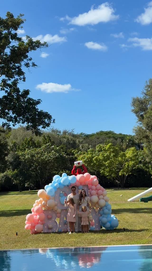 Another beautiful baby girl joining this family.💕 Our volcano gender reveal created pure magic once again in this incredible show 🌋✨
.
.
#genderreveal #genderrevealmiami #revelaciondesexo #genderrevealparty #montobe
