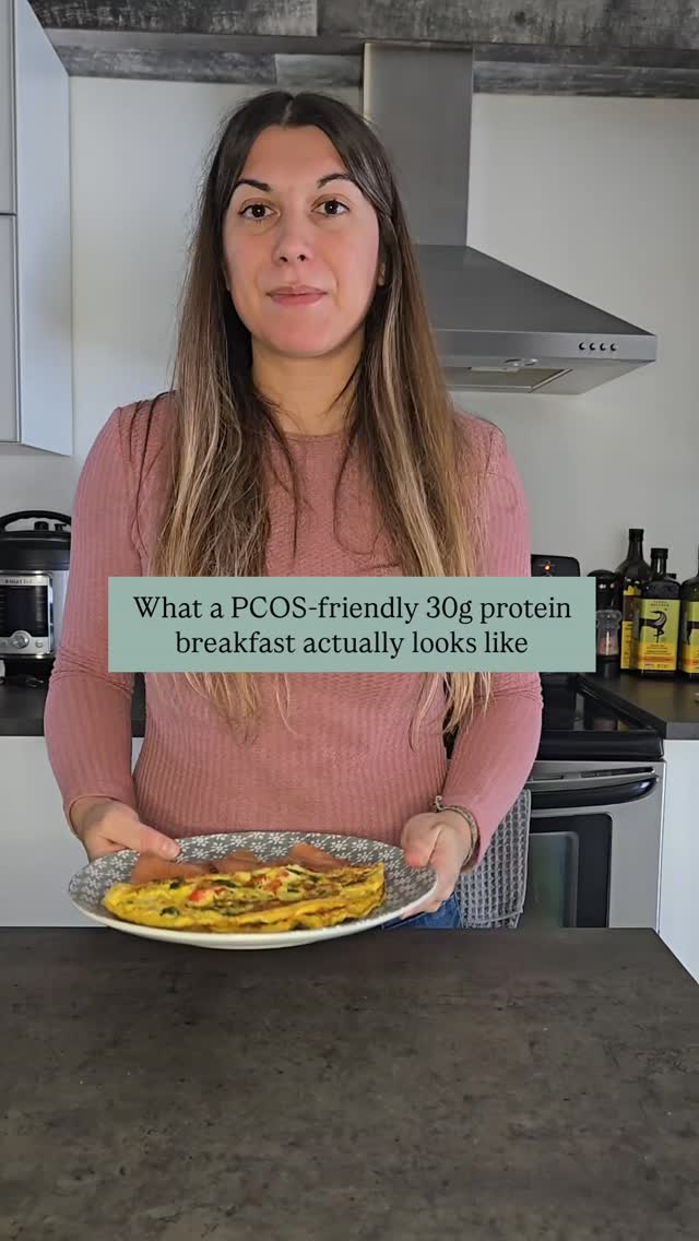 If you have PCOS, starting your day with a high-protein breakfast can change how your entire day feels.
This plate is built to support hormones
✨️Eggs + smoked salmon provide complete protein and omega-3s, which support hormone signaling and reduce inflammation.
✨️Veggies add fiber and key micronutrients that help stabilize blood sugar.
✨️Eating protein first helps keep insulin steadier, which supports ovulation signaling over time.
✨️And starting the day with a savory breakfast often means fewer cravings later on.
You can pair this with a slice of sourdough, whole-wheat bread, or roasted potatoes, balance matters more than cutting carbs.
This isn’t about eating less. It’s about eating in a way your body actually feels supported.
💛 Save this for breakfast inspiration
💛 Follow for PCOS nutrition that actually makes sense