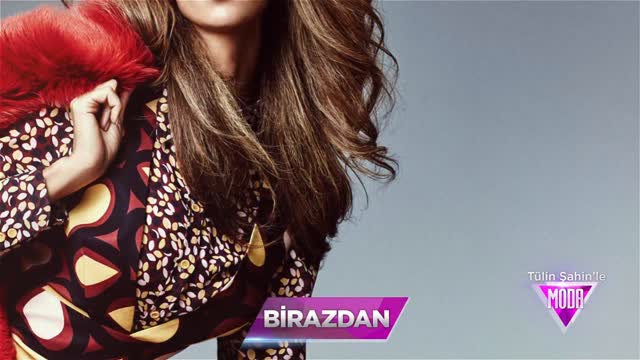 Bu hafta, televizyon ekranlarında…
Türkiye’nin dünyaca tanınan modeli Tülin Şahin ile birlikte, saç ve saç derisi sağlığına dair kapsamlı bir çekim gerçekleştirdik.
Tülin Şahin ile Moda programında yayınlanacak bu özel röportajda;
• Saç ve saç derisi bakım protokollerimizi
• Mesointense uygulamalarını
• Lazer terapi destekli bakım süreçlerini
detaylarıyla ele aldık ve uygulamalı olarak paylaştık.
Her saçın ihtiyacı farklıdır.
Bu yüzden biz, bakımı kişiye özel analiz, doğru planlama ve bilimsel yaklaşımla ele alıyoruz.
📺 Bu özel çekimin tamamı yarın Star TV’de, Tülin Şahin ile Moda programında yayınlanacak.
Ana sayfamızda paylaştığımız bu videoyla birlikte, ekran başında bizimle olmayı unutmayın.
👉 Doğal görünüm, sağlıklı saç ve kalıcı sonuçlara bakışımızı yakından görmek için bizi takip edin.
#sedatbiga #tülinşahin #sacbakimi