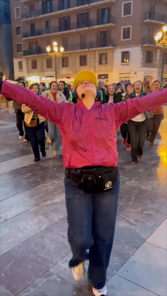 2026 pide un planazo de verdad.
Y este es el mejor. 🎧🔥
👉🏼 Comenta “Plan” y te enviamos más información.
Un Silent Disco Tour único en Madrid, Valencia y Barcelona,
con música, cascos, un instructor que guía la experiencia
y un grupo de personas viviendo al máximo el momento.
Esto es BAILALOLOCO:
un plan original, divertido y diferente para disfrutar en tu ciudad.
Ideal para venir solo, acompañado, con amigos, en cumpleaños, despedidas o eventos de empresa.
Una experiencia inmersiva que no se explica… se vive.
💃🏻 Si este es tu año para hacer cosas memorables, este plan no puede faltar.🕺🏼
#Bailaloloco #SilentDiscoTour #Planazo #experienciasunicas