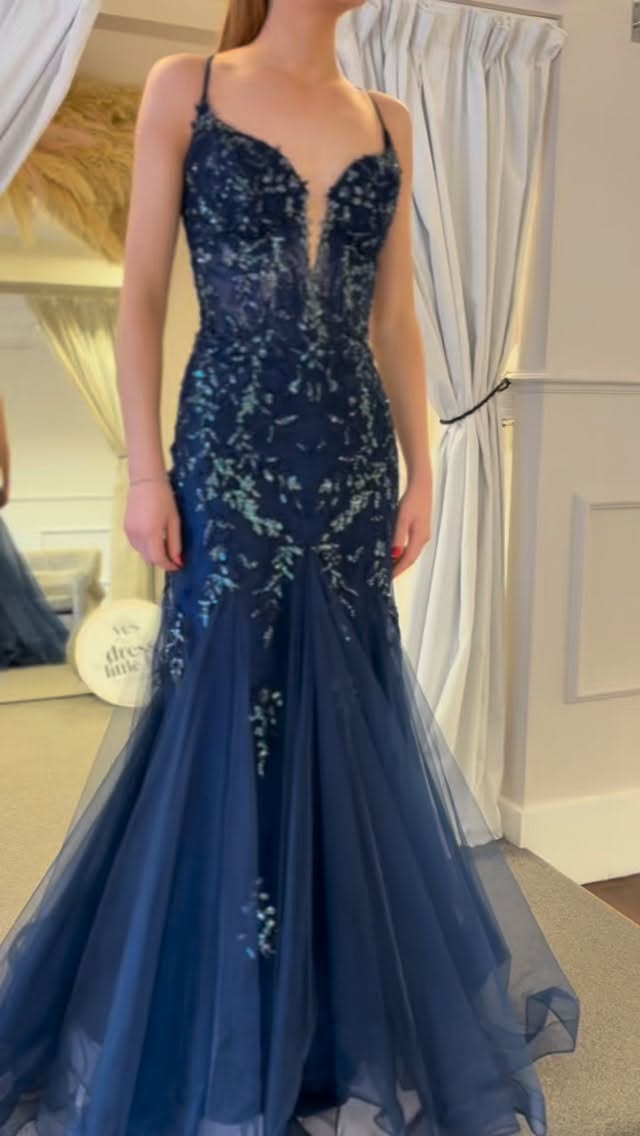 The IT girl dress you are all going CRAZY for
Meet HARPER, a stunning fishtail with two tone detailing and a stunning lace fasten back.
She’s available in Ice Blue, Yellow, Sage, Fuschia, White and Navy, the only question left is… what colour are you buying her in?
This style has sold to 11 Schools so far this season, if you think she could be the dress for you your going to need to move fast on this one!
ALL BOOKING AVAILABILITY IS VERY LIMITED
FOR A QUIETER SHOPPING EXPERIENCE WE RECOMMEND AFTER SCHOOL HOURS ✨🚨
#promdresses
#promshopping #promshop #prominspo #promdress