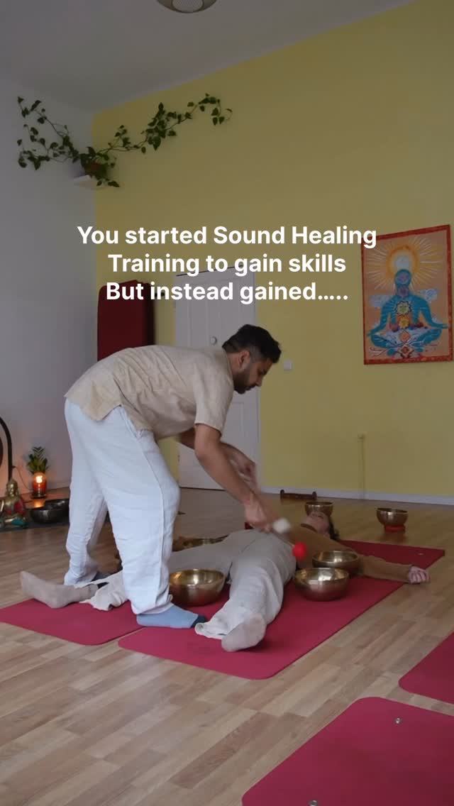 You came for techniques.
You stayed for the transformation.
This training doesn’t just teach you how to play bowls or facilitate sessions —
it rewires how you listen, lead, hold space, and regulate energy (starting with your own).
Skills are learnable.
Presence is embodied.
And healing? It begins with you.
Sound Healing Training by @soundhealingberlin
When? 30th Jan – 1st Feb
🔗 Link in bio
If you feel the pull, it’s not curiosity — it’s readiness.
#soundhealingberlin #soundhealing #soundbath #soundhealingtraining #berlinyogastudio