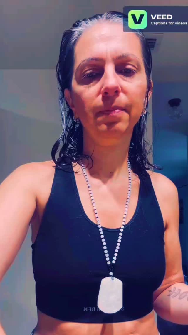 Morning love with facial fascia release. Do you make time to live your dream or are you chasing it endlessly?
#knowthyself #yogateacher #fasciarelease #goodmorning #liveyourdreams