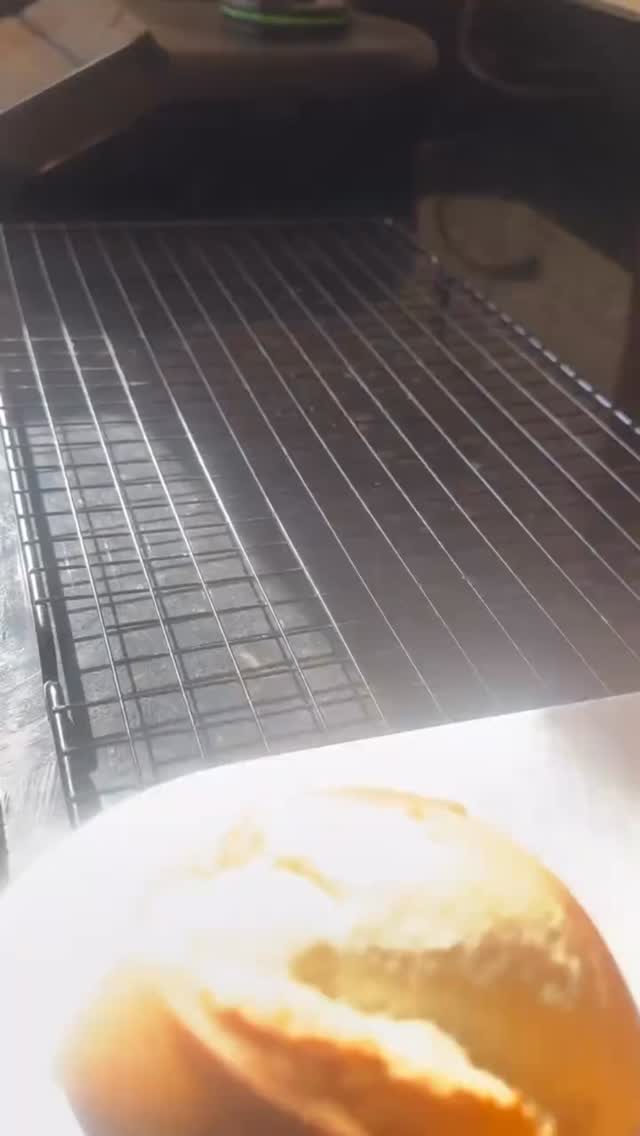 🌾 Thermomix TM7 German Buns (Brötchen) 🥖
Baking classic German buns using my Thermomix® TM7 in two ways - fresh‑milled spelt for wholesome flavor, and soft white flour for that fluffy nostalgia! ✨ These little rolls bring back all the childhood memories of warm bakery mornings. What’s your bread memory? Comment below! 🤍
Tap to get the recipe here: https://cookidoo.thermomix.com/recipes/recipe/en-US/r319877 
👉 Which version would you make first - spelt or white? Tell me!
#thermomix #TM7 #baking #germanbuns #brötchen freshmilledspelt breadrecipe comfortfood homemade cookidoo ❤️