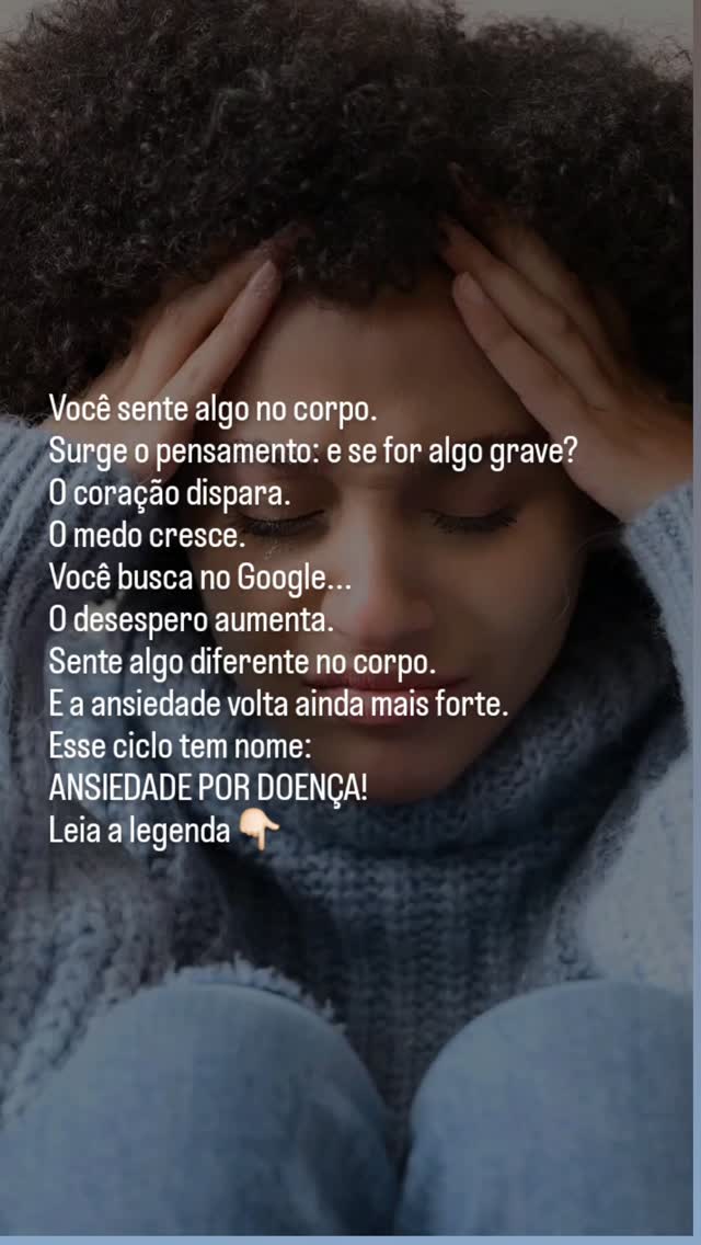 Você sente algo diferente no corpo.
Uma dor, um desconforto, uma sensação estranha.
Na mesma hora, a mente dispara:
“E se for algo grave?”
O coração acelera.
O medo cresce.
Você corre para o Google tentando se tranquilizar.
Por alguns minutos, parece que funciona.
Mas logo a dúvida volta.
O medo aumenta.
E a ansiedade fica ainda mais forte.
🔁 Esse ciclo tem nome: ansiedade por doença.
Ela não aparece porque você é fraca ou exagerada.
Ela surge quando o cérebro entra em modo alerta constante, interpretando qualquer sinal do corpo como uma ameaça.
E quanto mais você busca garantias imediatas (pesquisas, checagens, pedidos de confirmação), mais o cérebro aprende que realmente existe perigo.
Um ponto importante que quase ninguém explica: o problema não é sentir algo no corpo.
O problema é a interpretação catastrófica automática que a ansiedade cria.
✨ Um pequeno passo para agora:
quando perceber o impulso de pesquisar, pause por 60 segundos.
Coloque os pés no chão, observe o ambiente e diga mentalmente:
“Isso é ansiedade falando. Posso observar sem agir agora.”
Pode parecer simples, mas esse treino começa a quebrar o ciclo.
Como psicóloga, vejo todos os dias o quanto a ansiedade por doença prende as pessoas em um estado de vigilância e sofrimento silencioso.
E a boa notícia é: isso tem tratamento.
Na psicoterapia, você aprende a diferenciar sinais reais do corpo de alarmes falsos da ansiedade, reduz a necessidade de checagens e recupera a sensação de segurança interna.
Se quiser entender como funciona a terapia comigo, escreva TERAPIA aqui ou me envie um direct.
Salve esse post.
Nos dias em que o medo bater, ele pode te ajudar a lembrar que nem tudo que a ansiedade diz é verdade.
#ansiedadepordoença #pensamentosansiosos #medodedoença
