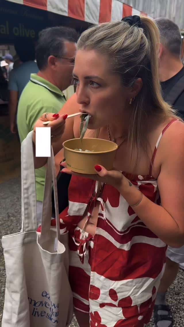 Cutting carbs is one of the fastest ways to tank your energy, disrupt your cycle, increase cravings, and slow your metabolism.
Women need carbohydrates for ovulation, thyroid health, gut health, sleep, and strength.
The real issue isn’t carbs.
It’s dysregulated blood sugar.
A better approach:
• Pair carbs with protein and fats
• Prioritise whole-food fibre-rich carbs
• Start meals with vegetables
• Walk or move after eating
• Eat consistently so you’re not starving by dinner
This is how you support metabolism, hormones, and sustainable fat loss without restriction. ✌🏽✌🏽 #beyondthebody #healthylifestyle #womenswellness #nutritionist #womenshealth