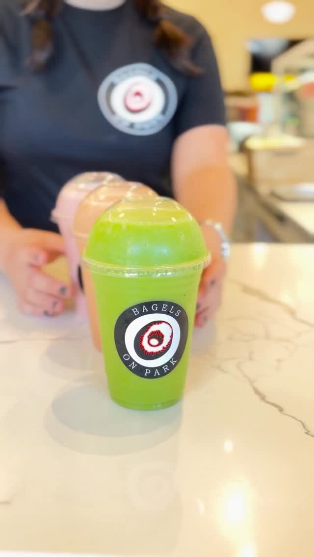 The smoothies you order even when it’s snowing out.
Strawberry Banana, Popeye, or Tropical, blended fresh as always. #BagelsonPark❄️🥤
#smoothies #bagels #fresh #nj