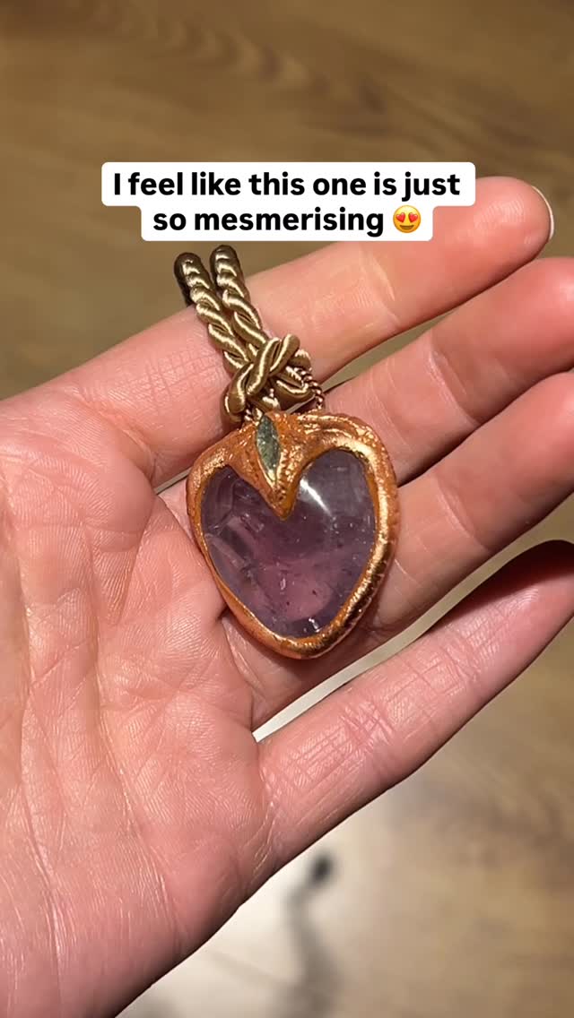 Goodnight from me and this stunning little Amethyst heart talisman 😍
This one’s perfect for staying connected to your spirituality and keeping that third eye open 👁️
You can see all of my available talismans in my Instagram highlights tab 🥰
DM me to claim 🙌