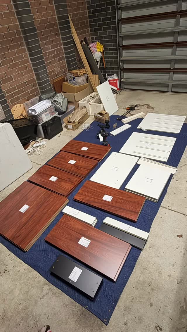 Who doesn’t love a good flat pack 😅 drawers all together and slotted into the red ironbark waterfall desk. We have been carful to make sure all grains match and flow perfectly. The top shelving will go together shortly and be all installed next week 👌
.
.
.
.
.
.
.
#desk #office #bespoke #furnituredesign #customfurniture