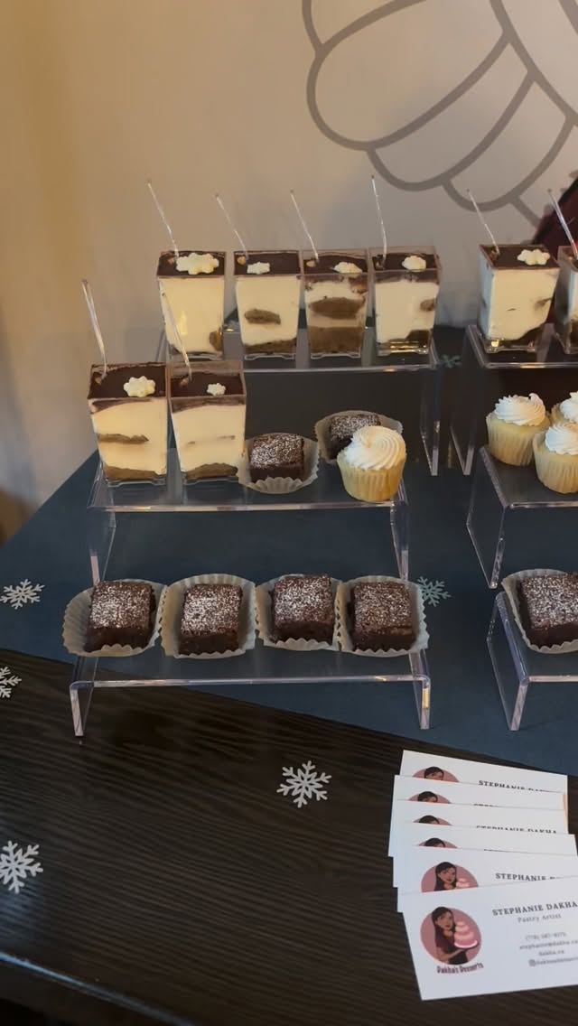 Dessert Table featuring my first table length cake for Baby Thiara ❄️🤗
Tiramisu cups, mini vanilla cupcakes, bite sized brownies and the most delicious cake! 3 different cake layers with 2 different fillings 😋
#dakhasdesserts #tablecake #babyboy #babyshower #dessert