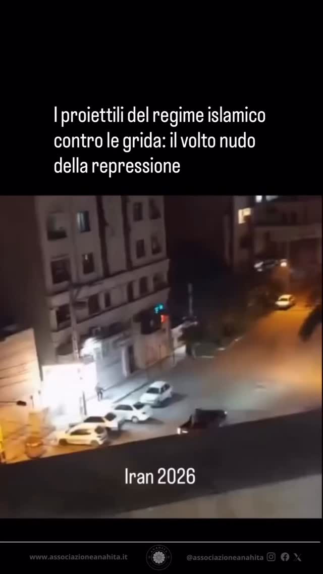 Ogni proiettile sparato dal regime islamico racconta una storia di violenza contro chi osa alzare la voce.
Manifestanti disarmati, mani alzate, grida di libertà: e la risposta è sangue e paura.
Questo è il volto nudo della repressione in Iran.
Eppure, la determinazione del popolo iraniano non può essere fermata.
#rivoluzioneiran2026