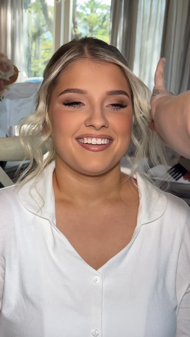 More bridal glam like this in 2026 please 🖤 @mollyrosebrett
Hair @rebeccashardlow.hmua
Base.
@smashbox Photo Finish Primer
@charlottetilbury Flawless Filter
@maccosmeticsaustralia Prep + Prime Highlighter in Bright Forecast
@esteelauderanz Double Wear mixed w/ @giorgioarmani Luminous Silk
@natashadenona HYGLAM Concealer
@fentybeauty Shady Biz Bronzer
@hourglasscosmetics Ambient Lighting Palette Volume II
@madebymitchell Blursh in Peach Sugar & Teddy Bare
@lauramercier Translucent Powder
Eyes.
@maccosmetics Painterly Paint Pot Layin’ Low
@meccamax Zoom Shadow Stick in Caramel
@makeupbymario Master Mattes Palette
@kryolanaustralia HD Liner in Cacao
@modelrocklashes Individual lashes 6mm, 8mm, 10mm & 12mm
@lorealaunz Lash Paradise Waterproof Mascara
Brows.
@anastasiabeverlyhills Brown Freeze Gel
@maccosmeticsanz Omega Eyeshadow
Lips.
@makeupforever Wherever Walnut
@maccosmetics Honey Love Lipstick
@meccamax Swank Lipgloss
#sydneymakeupartist #makeupartistsydney #sydneybridalmakeupartist #sydneybridalmakeup #bridalmakeupsydney