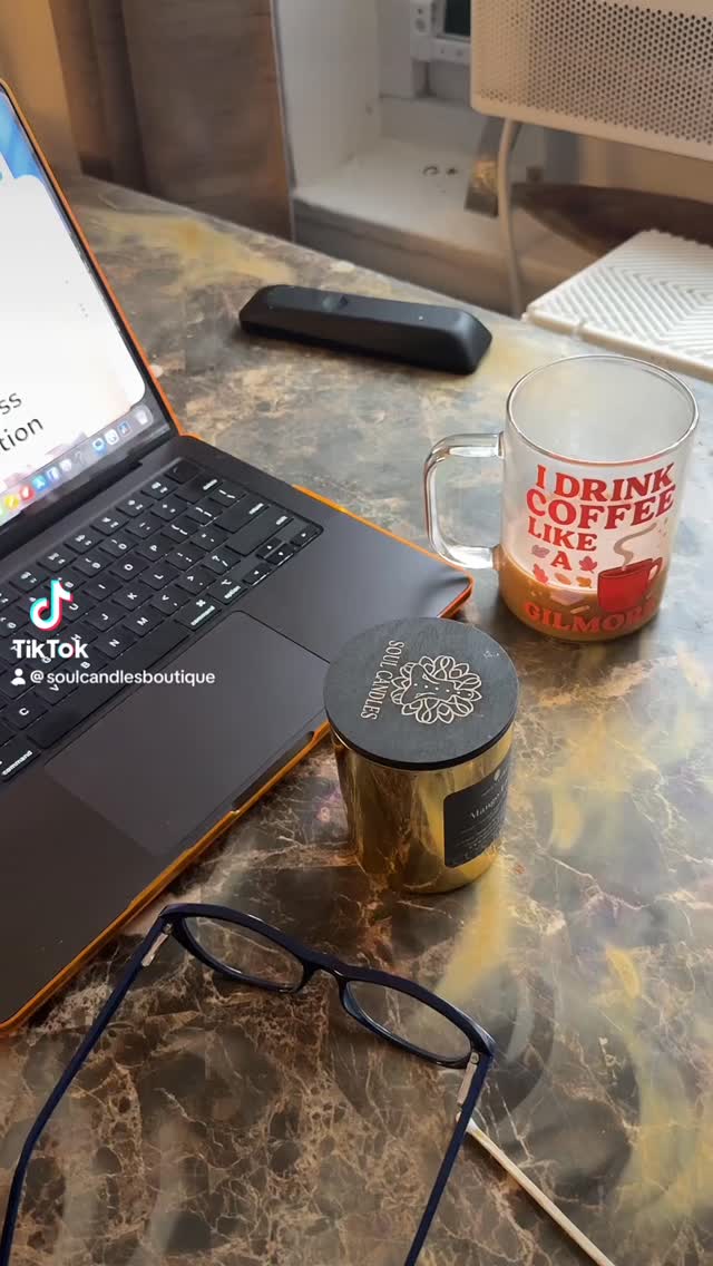 Choose cleaner, safer candlelight with 100% beeswax and wooden wicks. Beeswax burns without the soot and synthetic chemicals found in other waxes, it lasts longer so you get more glow for your money, and comes from a biodegradable, renewable source that supports sustainable beekeeping. Which benefit matters most to you — cleaner air, longer burn, or eco-friendly sourcing? Tell us below and tap the link in bio to learn more. 🕯️🌿🐝 #BeeswaxCandles #CleanAirAtHome #SustainableLiving #SoulCandles