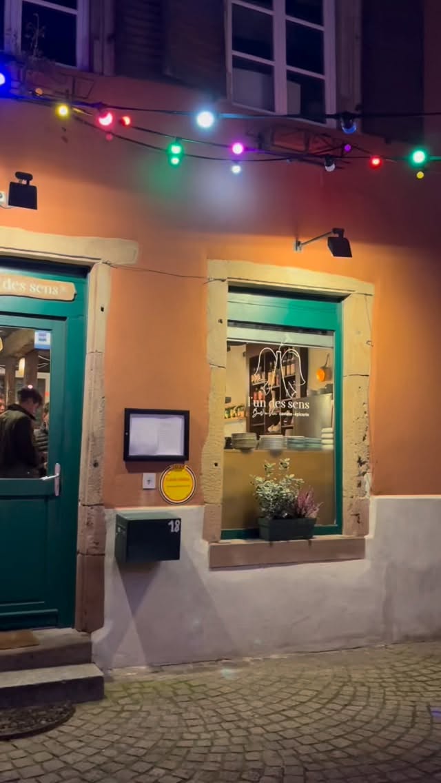 30 things to do around (AUTOUR DE !!!!!!) Mulhouse 🤠
22/30: goûter aux bons plats et bonnes quilles de chez @lun_des_sens 🍷🍾🍴😋
LOCATION: Colmar, Alsace (~45 mins de Mulhouse 🚗)
PRICE: les plats varient entre 7€ et 15€ à la carte, et il y a à boire pour tous les prix 🍽️🥂
Vous y êtes déjà allés ?
.
.
.
#mulhouse #hautrhin #alsace #68 #autourdemulhouse #ideesortie #active #famille #amis #activite #soiree #colmar #tourismealsace #family #friends #sortie #activity #local #baravin #barrestaurant #caviste #vinnature #vin #alsace #date #ideessorties #uneboucheeaday