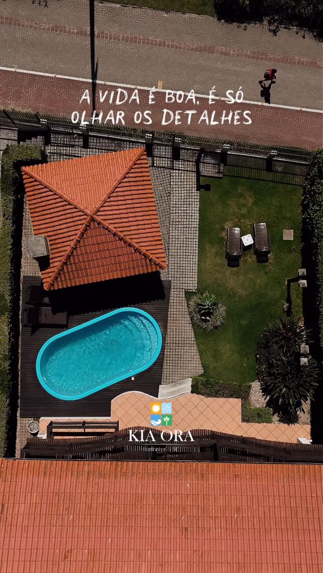 A vida é boa, e na Pousada Kia Ora, ela é feita de detalhes.
Cada espaço foi pensado para oferecer conforto, tranquilidade e aquela sensação de estar exatamente onde você deveria estar. Do silêncio que acolhe ao cuidado em cada ambiente, aqui o tempo desacelera para que você aproveite o que realmente importa.
Mais do que uma hospedagem, a Kia Ora é um convite para viver!