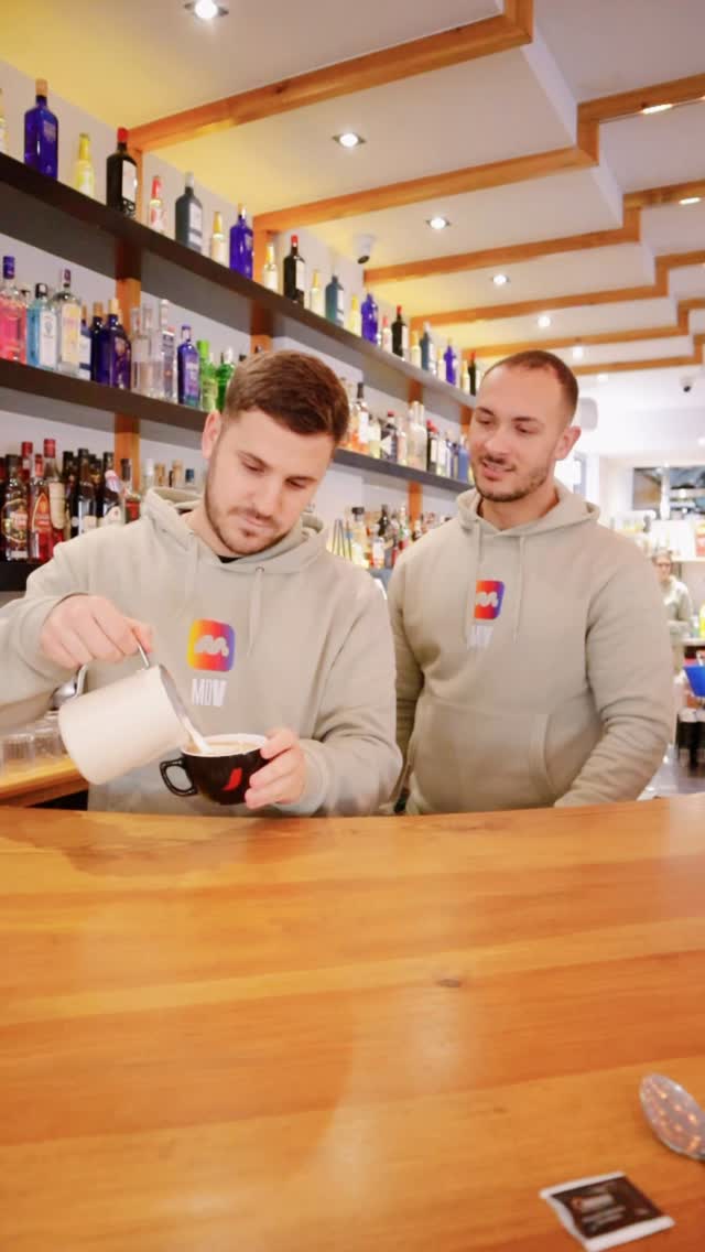 Le pedimos publicamente perdón a Antonio por destrozar su obra de arte 🧐🤝
📍 Plaza de la Iglesia, La Línea
📲 856 159 168
#copas #lalinea #merienda #coctel #campodegibraltar cafeteria