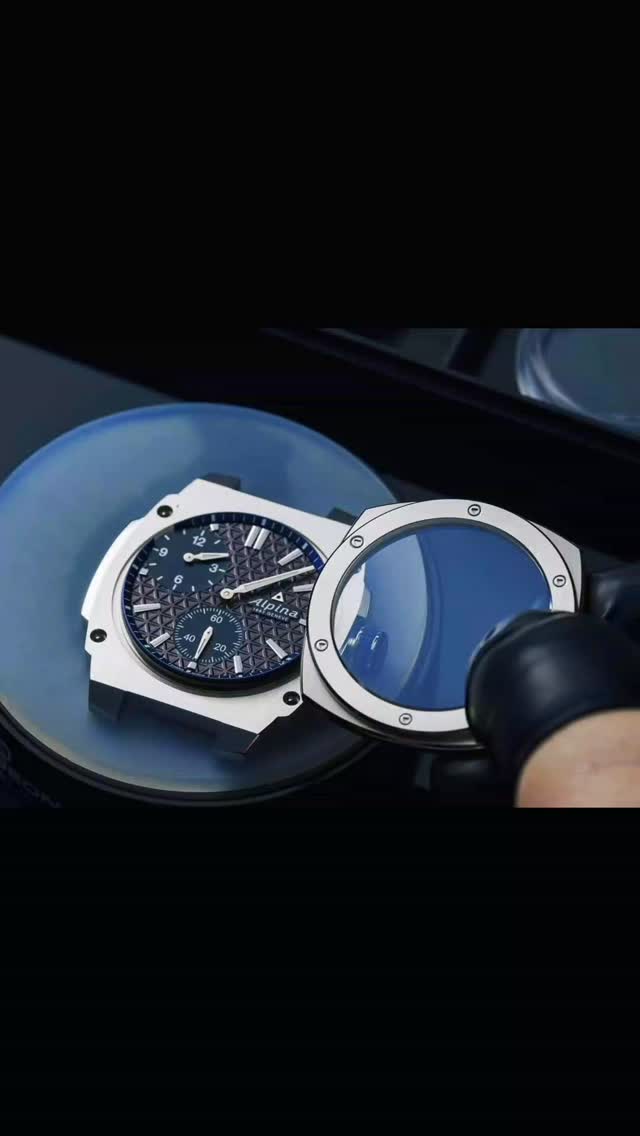 Sold/Shipped by Amazon USA 🇺🇲
▪️Alpina AL-650DGN4AE6 (Blu Dial/$ 2,495) 👉 https://amzn.to/4qVhmxU
▪️Alpina AL-650B4AE6 (Black Dial/$ 2,375) 👉 https://amzn.to/49yuySk
About this item
▪️The Alpiner Extreme Regulator Automatic is the perfect rugged sport watch. Separate display of the hours, minutes and seconds, set inside a heavy-duty 41mm case with see-through back, and able to withstand extreme conditions.
▪️Dark grey dial with triangle pattern, navy outer ring with white markers. Navy blue hour counter at 10 o'clock, hand-polished silver color hour and minute hands.
▪️Navy blue second counter at 6 o'clock.
Silver color second hand.
Navy blue rubber strap.
Alpina Geneve is an official partner of Amazon Luxury Stores in the United States. When you buy from the official store, the watches are sold directly by Alpina and fulfilled by Amazon, ensuring you receive a 100% authentic timepiece with a full manufacturer warranty. This setup combines the brand’s rugged Swiss heritage with Amazon’s reliable shipping, easy returns, and refund protection.
Visit Alpina Store on Amazon USA 👉 https://amzn.to/4qLcoUc
#AlpinerExtreme #alpinageneve #AlpinaGeneve #Alpinawatches #swissmade