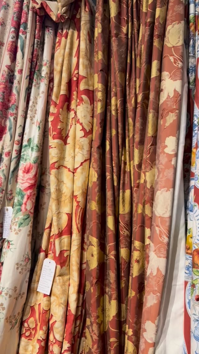 A curated selection of quality second-hand drapes from @thecurtaintrader ready for their next home.
Perfect for adding warmth, texture and personality to your space.
Visit us at The Antique Village to browse the full collection in person.
www.theantiquevillage.co.uk
Open 10-4 Monday to Saturday
#curtains #drapes #interiors #curtainsforsale #curtaintrader