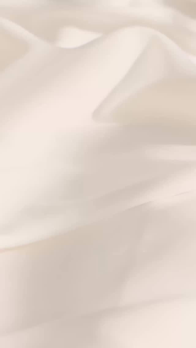 Februar-Special: Reviving Detox Facial mit Feuchtigkeits-Boost. In 60 Minuten klären wir die Haut gründlich, befreien sie von Ablagerungen und geben ihr danach gezielt Feuchtigkeit zurück, damit sie wieder prall, weich und frisch wirkt. Du spürst direkt dieses leichte Hautgefühl und siehst einen klareren Teint mit Glow.
75 Euro für 60 Minuten, inklusive zwei Mini-Produkten zum Mitnehmen: Cleanser und Maske je 30 Milliliter. Nur im Februar, Termine sind limitiert. Jetzt Termin sichern.
#goldencirclebeauty #kosmetikstudio #gesichtsbehandlung #facial #hautpflege hautgesundheit skincarede glow detoxfacial beautystudiode kosmetikerin beautytime metime winterhaut hautbarriere tiefenreinigung pflegekonzept terminbuchen neukunden