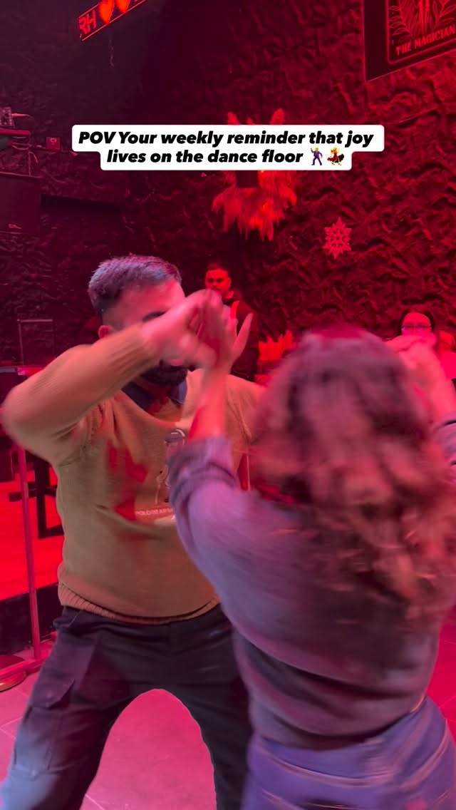 Weekly reminder that joy lives on the dance floor. Somewhere between the music, the smiles, and dancing with complete strangers, you remember how good it feels to just be present. No pressure, no performance — just movement, connection, and happiness. If you’ve been waiting for a sign, this is it. Come dance with us. 💛💃
Join us today! DM @labailavista or visit salsachandigarh.com
New batch starting this weekend! 🕺💃