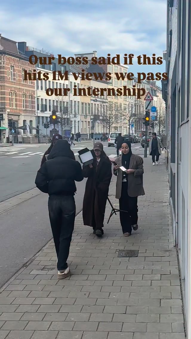 Please community, tag @hudabeauty, @saintlevant, @elyanna and @bellahadid @maisvault for extra points!! Much love from the marketing team #curlsandfros #antwerp #intern #contentmarketing #marketinggirlies