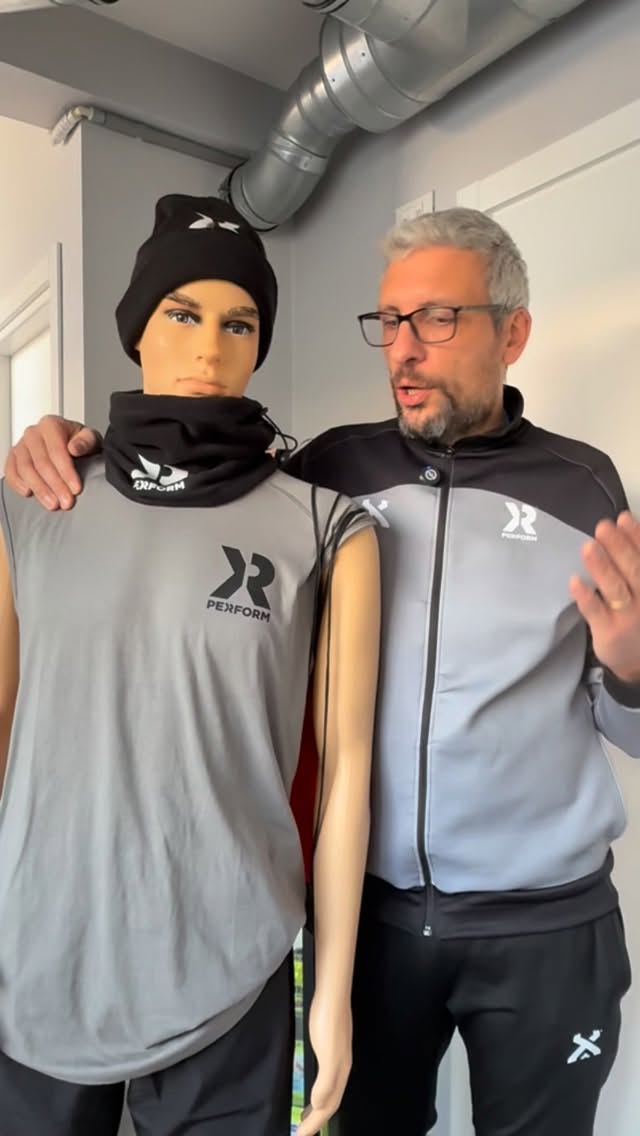 Oggi si parla di : SPALLA CONGELATA 🥶
La capsulite adesiva ( o spalla congelata) é una condizione :
🫵🏼 dolorosa
🫵🏼di riduzione della mobilità di spalla ( inizialmente riduzione della mobilità della rotazione esterna)
-> con il tempo vengono persi anche tutti gli altri movimenti della spalla rendendo le attività quotidiane difficili da svolgere.
Per trattare questa condizione di dolore e immobilità occorre un percorso fisioterapico di esercizio e terapia manuale sin dalle prime fasi.
Se hai un problema di questo tipo contattaci e vienici a trovare😉!
Perform | Il centro per il tuo benessere