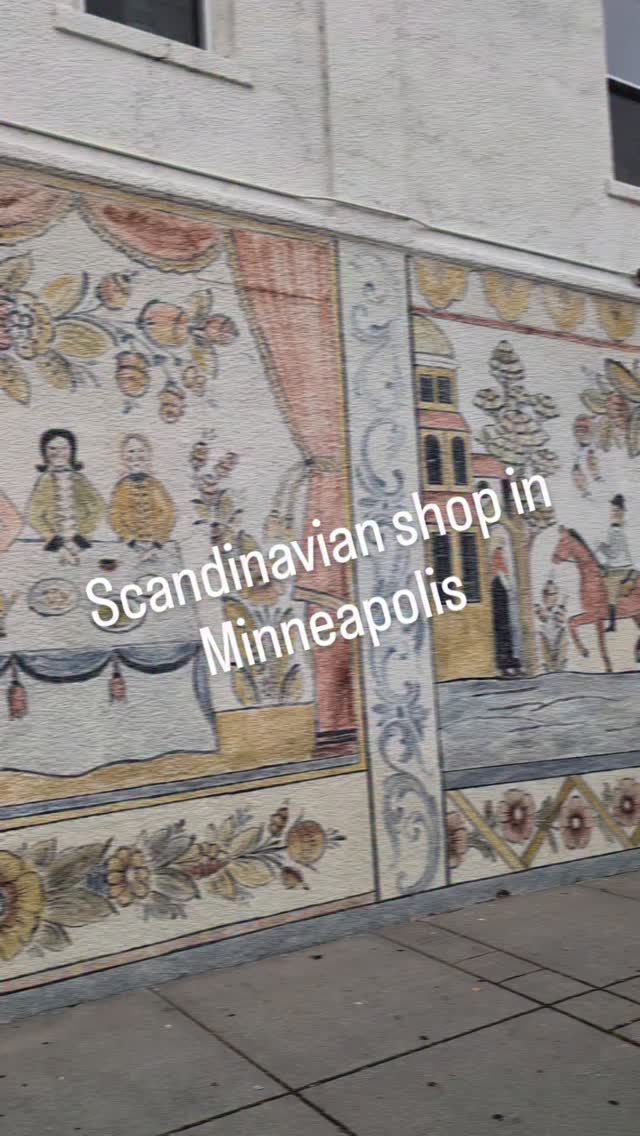 Fitnen dán davviriikalaš buvddas Minneapolisas. Leai dego buvda ruovttus... Ledje sámi duojit maid doppe. 😂 Mo son dál doppe...
-------
After I had spent about a month in the US I visited the store Ingebretsen in Minneapolis. (Oktober 2025). I made this video but never posted. My homesickness got better, and I felt more at peace after that visit.
They even had Sami things there. It was like entering a shop back home... 🤓🇧🇻
It's strange and absurd to think about how recently I was there, and how things have changed since then... 😵💫🤯
Sending warm thoughts to all my new friends and aquintances in Minneapolis! It was so much fun spending time with all of you, and stay safe! ❣️