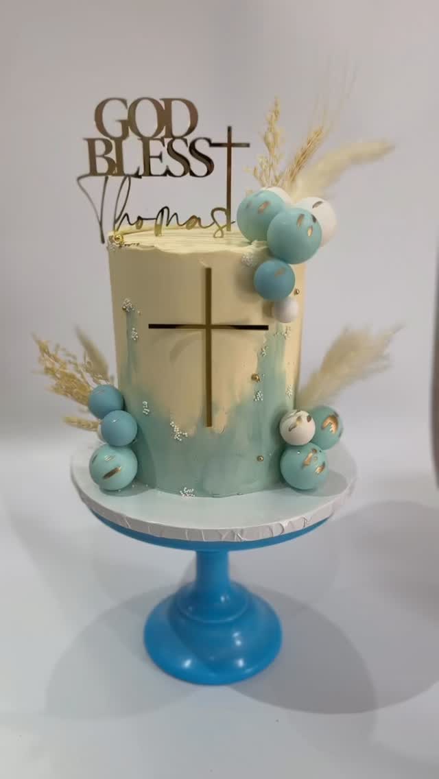 Christening cake! Simple beautiful design. #twistedcakesbytia #welwyngardencity #cakedecorating #welwyngardencitymums #cakedecoratingvideos