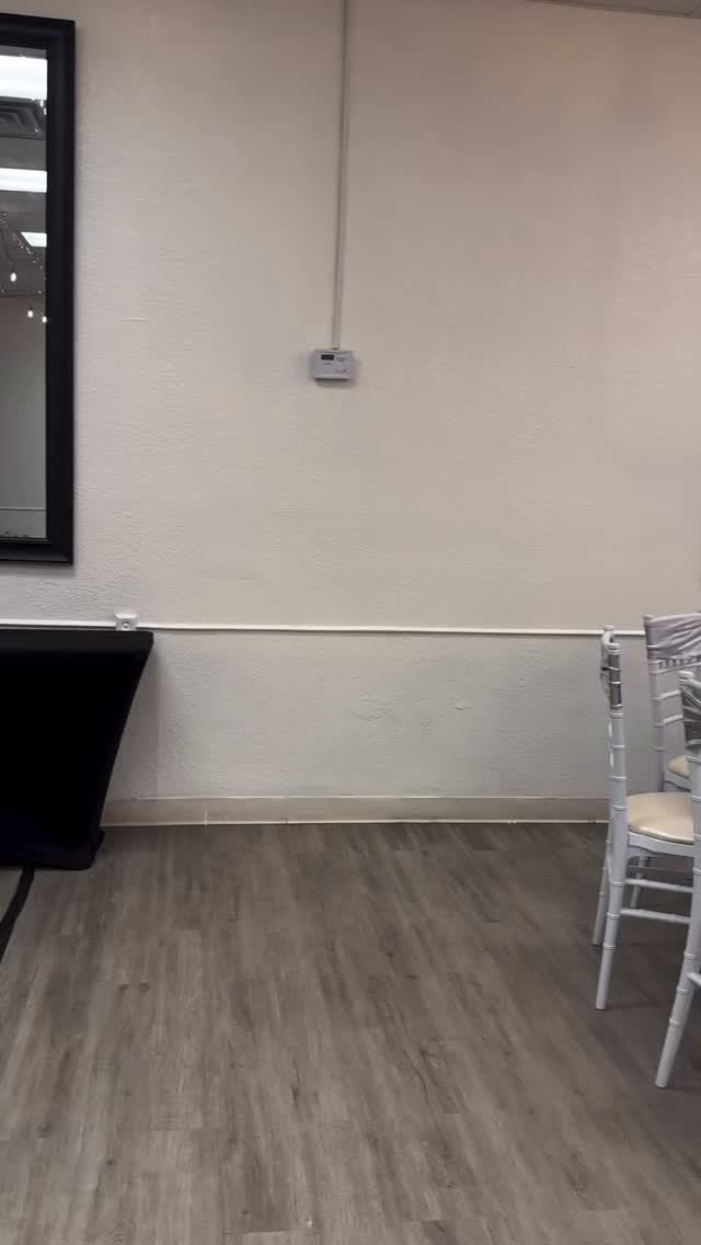 A selfie photo booth at your event? Yes! A free machine rental by booking the photo booth? Yes!
#wedding #quinceañera #birthday #photobooth #goldeneventstx